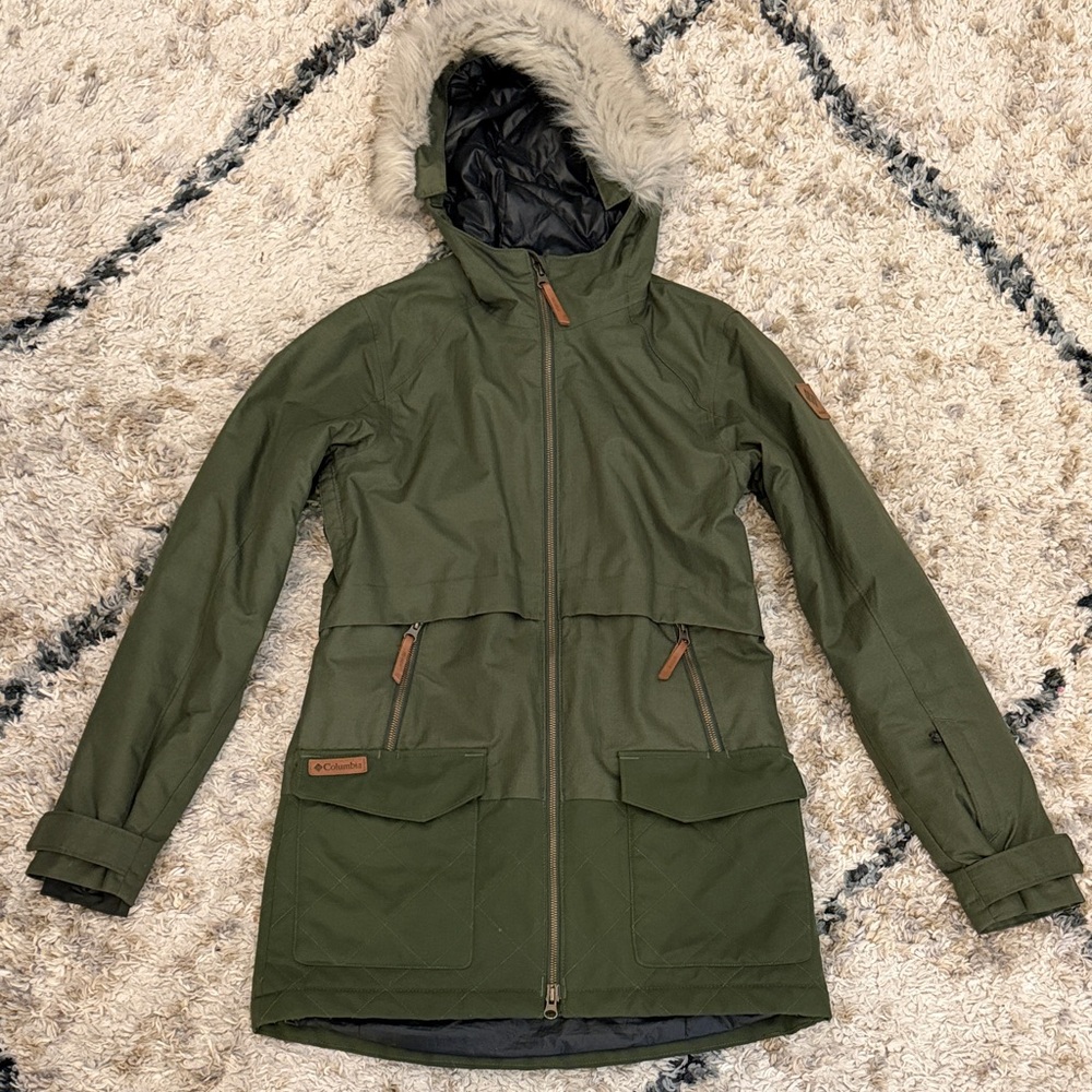 Columbia Dark Green Omni-Heat Women's Ski Jacket with Removable Faux Fur Hood